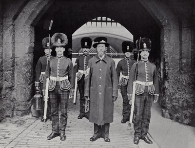 Låser Tower Gates, vem kommer dit? av J. Benjamin Stone