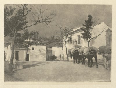 Kameraarbete: A Square - Ronda, 1914. av J. Craig Annan