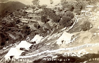 Subathu India Washing Bay, ca 1900-1930 (sepiafoto) av J. Gee