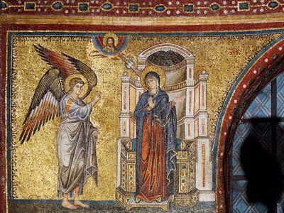 Bebådelsen, detalj av Jungfruns kröning och Marias berättelser, av Jacopo Torriti, mosaik i absidbassäng, Basilica Santa Maria Maggiore, Rom, Italien av Jacopo Torriti