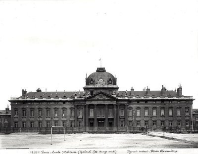 Fasad och kupol av Ecole Militaire, byggd 1751-73 av Jacques Ange Gabriel