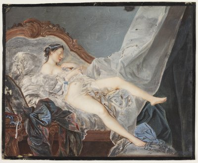 En naken tjej, liggande på rygg på en canapé mellan stora draperier av Jacques Charlier