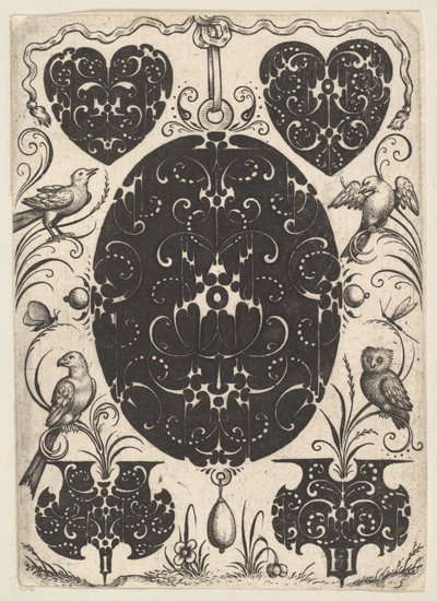 Ovalt hänge dekorerat med Schweifwerk, omgivet av mindre motiv och fyra fåglar, ca. 1614-19. av Jacques Hurtu