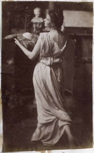 Studie av en kvinnlig modell i draperi, sedd bakifrån, i Jacques de Lalaings studio av Jacques Lalaing (attributed to)
