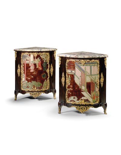 Ett par Louis XV coromandel encoignus, mitten av 1700-talet (lack, ormolu & eboniserat trä) (se även 1274740-1) av Jacques Philippe Carel