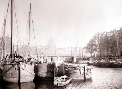 Kanalbåtar, Rotterdam, 1898. av James Batkin