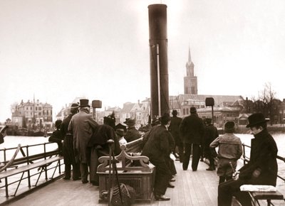Färjepassagerare, Laandam, 1898. av James Batkin