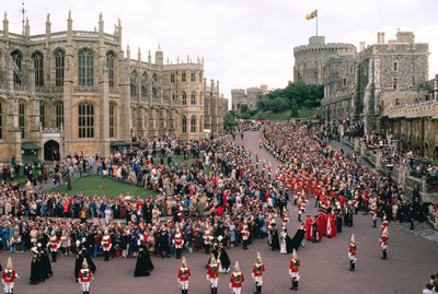 Drottning Elizabeth, Prins Philip presiderar i St George