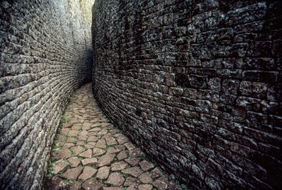 Ruinerna av Great Zimbabwe byggdes mellan 1250 e.Kr. av James L Stanfield