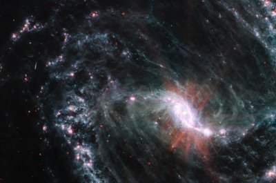 NGC 1365 (MIRI-bild) av James Webb Space Telescope (NASA)