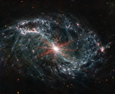NGC 7496 (MIRI-bild) av James Webb Space Telescope (NASA)