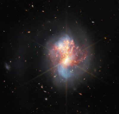 Par sammanslagna galaxer av James Webb Space Telescope (NASA)
