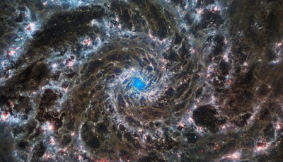 Fantomgalaxens hjärta av James Webb Space Telescope (NASA)