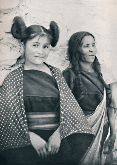 En Arizona Hopi-flicka och hennes mamma, 1912 av James and Pierce