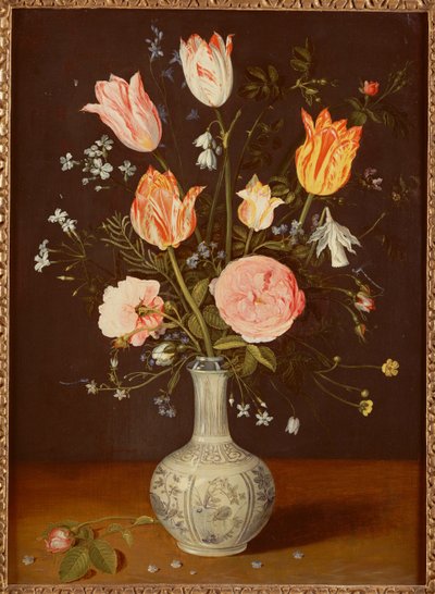 Tulpaner, rosor, förgätmigej och andra blommor i en sen Ming blå och vit vas av Jan Brueghel the Elder