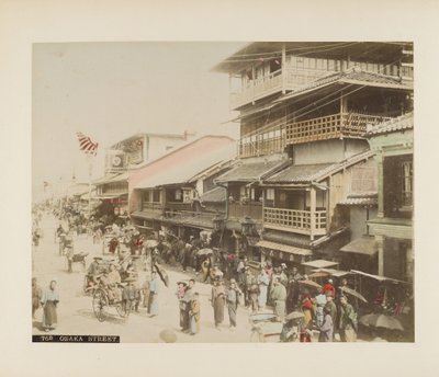 A Street i Osaka, Japan (handfärgat svartvitt foto) av Japanese Photographer