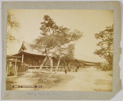 Framsidan av Sanjusangendo, Kyoto, Japan (s/v foto) av Japanese Photographer