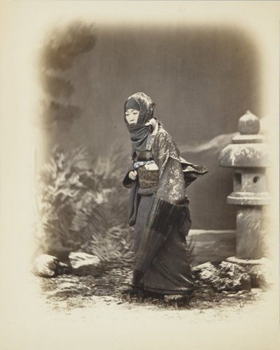 Japansk kvinna i snön (handfärgat svartvitt foto) av Japanese Photographer