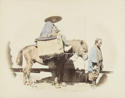 Man på en häst (handfärgat svartvitt foto) av Japanese Photographer