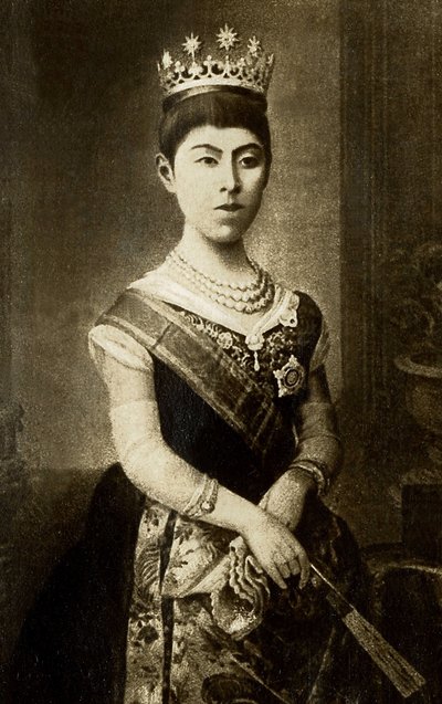 Porträtt av Haruko, imperator av Japan. Fotografi, början av 1900-talet. av Japanese Photographer