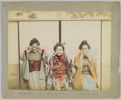 Se inget ont, hör inget ont, tala inget ont (handfärgat svartvitt foto) av Japanese Photographer