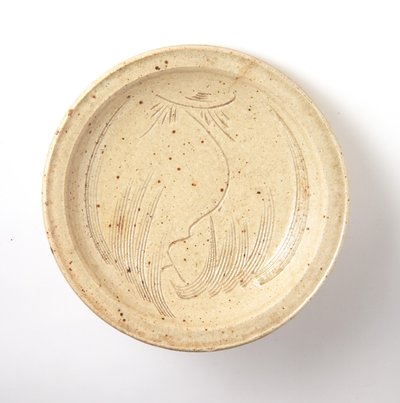 Skål med inskuret pildesign (seto ware) av Japanese School