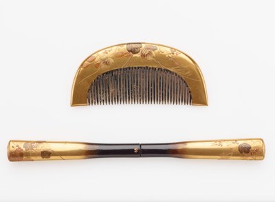 Kam och hårnål, sent 1800-tidigt 1900-tal (horn och trä med lack och guld) av Japanese School