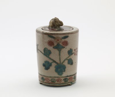 Cylindrisk rökelsebrännare med kanin på locket, Edo-perioden eller Meiji-eran (keramik) av Japanese School