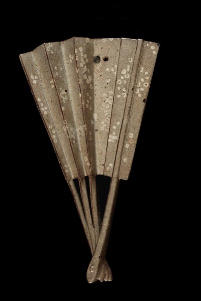 Hängande vas i form av en fläkt, Kumamoto-prefekturen, Edo-period (keramik) av Japanese School