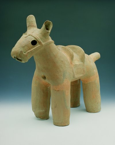 Haniwa-häst, hittad placerad runt Funuli, Boshu-provinsen, Osato-distriktet, Dolmenperioden (lergods) av Japanese School