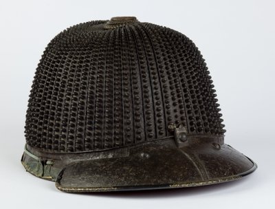 Kabuto, hjälm (järn, lack, kopparlegering, förgylld shakudo, läder, siden och tyg) av Japanese School