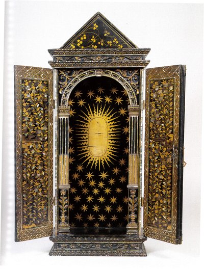 Namban Christian bärbar helgedom, designad för att innehålla en religiös statyett, Momoyama-period (lack) (se även 996356-7) av Japanese School