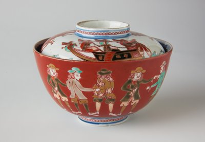Risskål och lock, möjligen 1800-tal (Ko-Imari ware, porslin med underglasyr blå och överglasyr emalj) av Japanese School