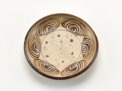 Serveringsfat med "horse eye" design, 1800-1830 av Japanese School
