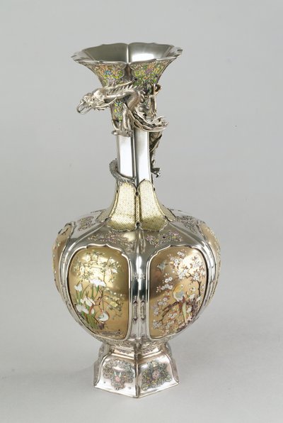 Shibayama vas i silver, förgylld och emalj, sent 1800-tal (metallarbete) av Japanese School