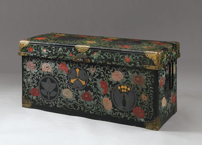 Förvaringsstam (Nagamochi), Edo-period (lack & förgylld koppar) av Japanese School