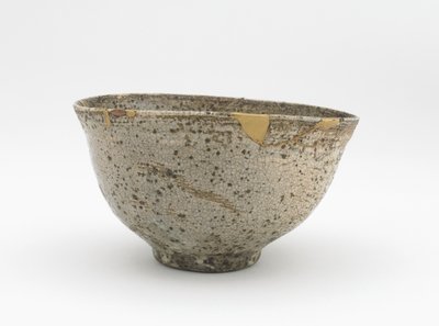Teskål, Edo-period, 1700-mitten av 1800-talet (stengods med vit slip borstad under trä-aska glasyr) av Japanese School