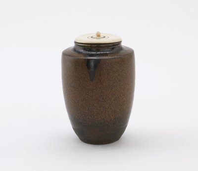Tea caddie, katatsuki typ, Edo period (keramik) av Japanese School