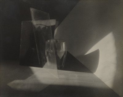 [Still-Life Abstraction], c.1923 (silvertryck av gelatin) av Jaromir Funke