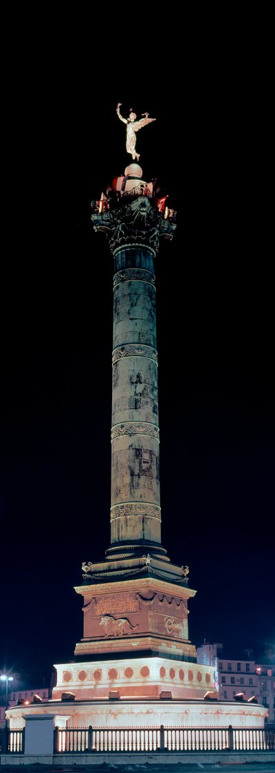 Vy över kolonnen i juli på Place de la Bastille i Paris. av Jean Antoine Alavoine