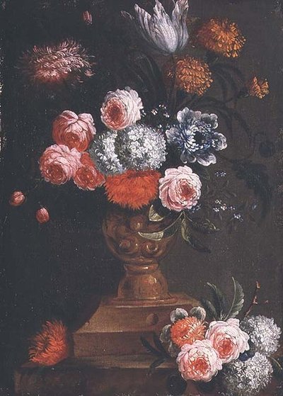 Tulpaner, ringblommor, Viburnum, förgätmigej, rosor och andra blommor i en urna av Jean Baptiste (attr. to) Bosschaert
