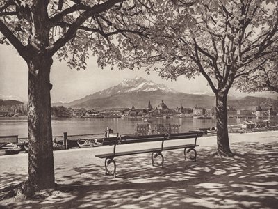 Schweiz: Luzern, med berget Pilatus (s/v foto) av Jean Gaberell