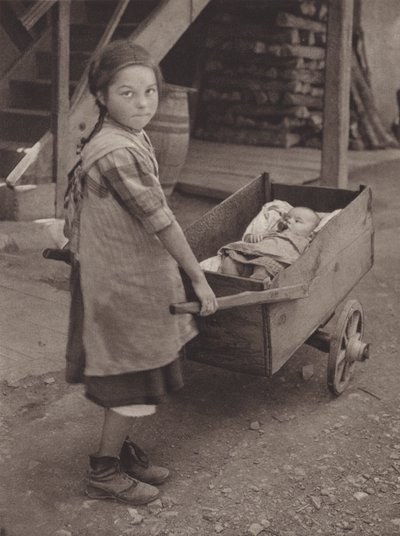 Schweiz: The Simple Life, en primitiv barnvagn (s/v foto) av Jean Gaberell