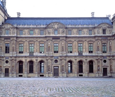 Louvrens fyrkantiga innergård, Louvrens fasad av Henri II (1546-1551), skulpturer av Jean Goujon (1510-1567) 1551 Paris, Louvren av Jean Goujon