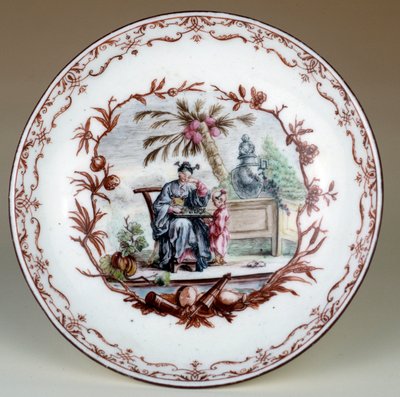 Porslinstallrik som föreställer en kinesisk schackscen. Realiserad av Jean Michel Liotard (1702-1796). Paris, dekorativ konst av Jean Michel Liotard