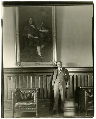 Tidigare generalpostmästare, Harry S New, c.1905-37 av Jessie Tarbox Beals