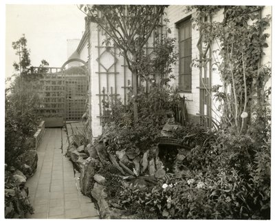 Regina Jais trädgård, ca 1936-37 (gelatinsilverfoto) av Jessie Tarbox Beals