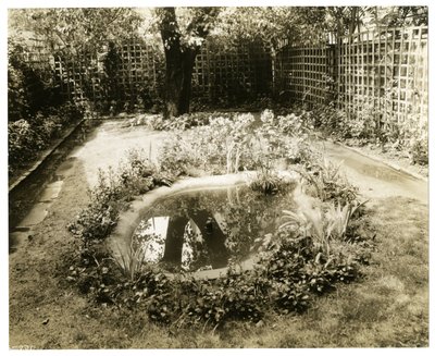 Garden of Mrs W H Wells 265 W 11th, Greenwich Village, New York, USA, ca 1936-37 (foto av gelatinsilver) av Jessie Tarbox Beals