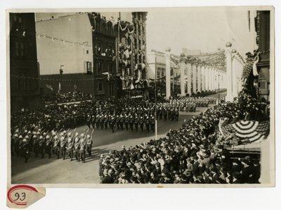 Militärparad vid Court of Honor Marines, Storbritannien av Jessie Tarbox Beals