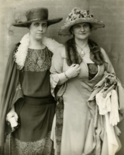 Mrs Coolidge och hennes vän Mrs Frances Parkinson Keyes, 1924 av Jessie Tarbox Beals